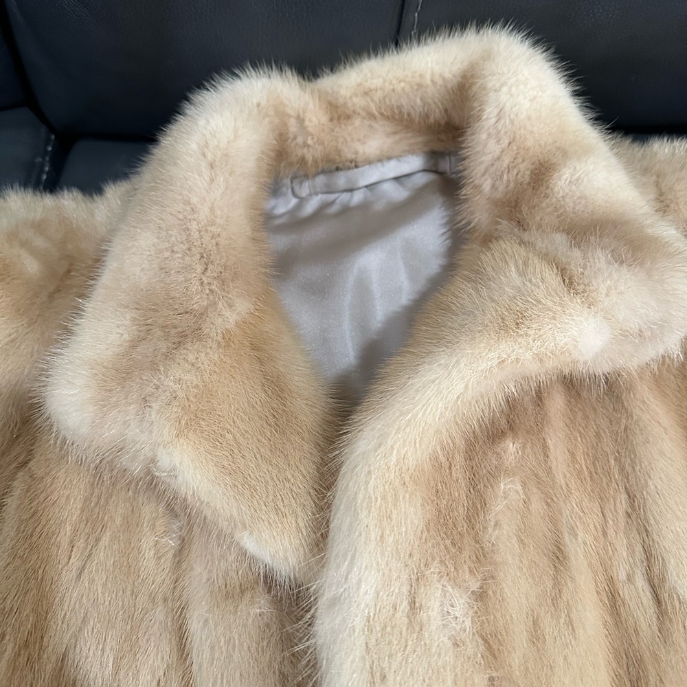 Luxurious Tan Faux Fur Coat with Matching Hat - Picture 15 of 15